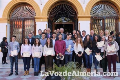 Desde el despliegue político de candidatos del PP en varios municipios a las fiestas menos reivindicativas y más sociales de Carboneras y 