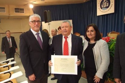 La delegación de Educación rinde homenaje a docentes de Primaria, Secundaria y personal de Administración y Servicios jubilados