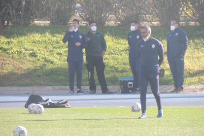 José Gomes siempre atento.