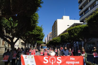 Movilización en el Paseo junto a la Delegación de Gobierno de la Junta de Andalucía