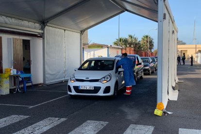 En Adra se ha instalado un autocovid para la vacunación.