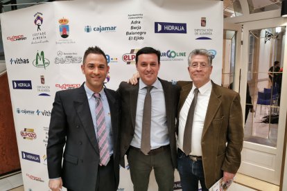 Sergio y Juan Domínguez con el presidente Javier A. García.