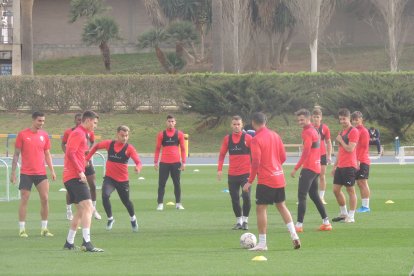 Uno de los rondos de este martes en el campo Anexo.
