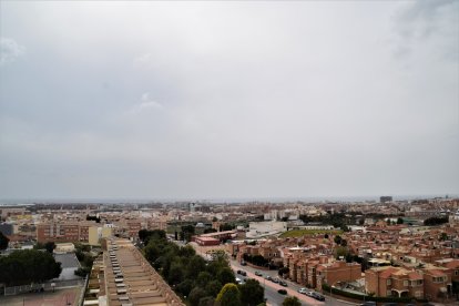 Podemos apreciar el polvo en suspensión desde la Avenida Madre María Aznar.