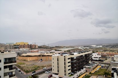 Las nubes de polvo cubren el barrio de Torrecárdenas.