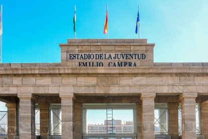 La entrada principal del Estadio Emilio Campra.