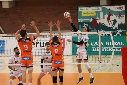 Un gran partido de voleibol.