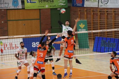 Dos grandes del voleibol.