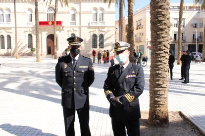 El jefe de la Brigada Provincial de Seguridad Ciudadana de la Policía Nacional, José Luis Campo; y el comandante Naval, Víctor Manuel Garay.
