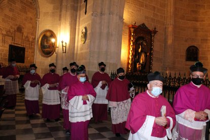 Canónigos de la Santa y Apostólica Iglesia de la Catedral de la Encarnación.
