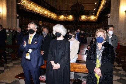 Manuel Gómez, hermano del nuevo obispo coadjutor de Almería; junto a su esposa, Carmen.