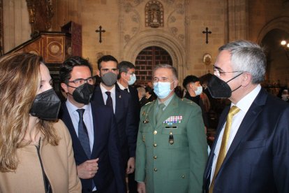 La delegada de Gobierno de la Junta, el alcalde de El Ejido, el general jefe de la Brigada de La Legión y Manuel Gómez.