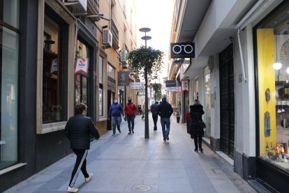 La vida comercial de la ciudad en periodo de Rebajas.