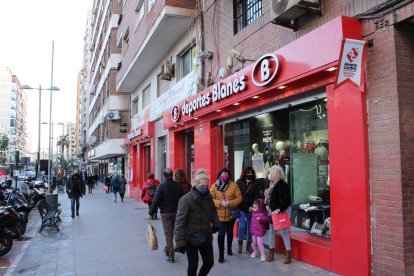 La vida comercial de la ciudad en periodo de Rebajas.