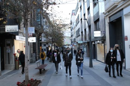 La vida comercial de la ciudad en periodo de Rebajas.