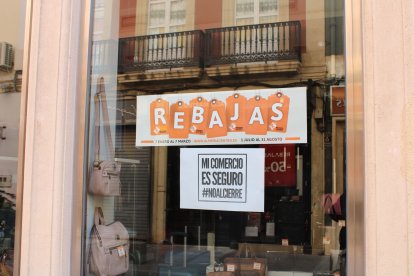 Los comerciantes reivindicando no al cierre, comercio seguro.