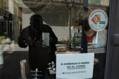 Los comerciantes reivindicando no al cierre, comercio seguro.