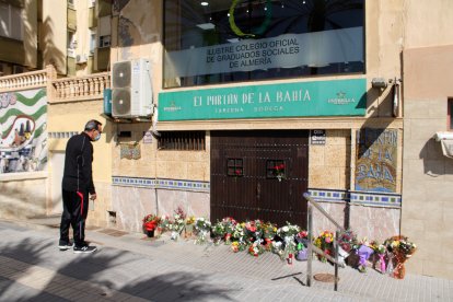 Homenaje al presidente de Ashal de los almerienses por su fallecimiento.