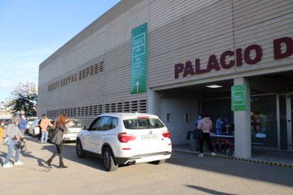 Las vacunas llegan a los almerienses en el Palacio de los Juegos Mediterráneos.