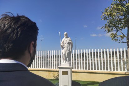 Imagen de San José realizada en mármol.