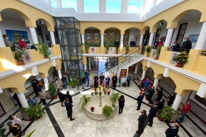 El arzobispo Bernardito Auza en el Ayuntamiento de Vícar.