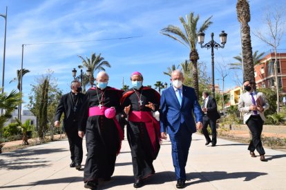 El arzobispo Bernardito Auza junto a González Montes, Gómez Cantero y el alcalde de Vícar.