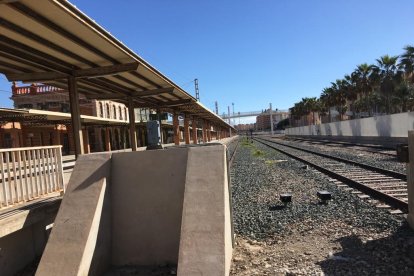 Vías en la capital, sin trenes hasta dentro de unos meses.