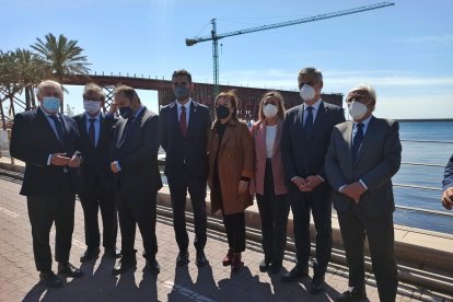 Las autoridades, junto al Cable Inglés.