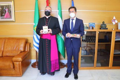 Gómez Cantero junto al alcalde de El Ejido.