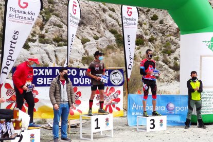 El podio final con el roquetero.