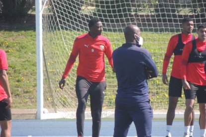 Sadiq atento a todo.