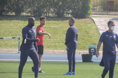 De la Hoz y Gomes hablaron unos segundos.