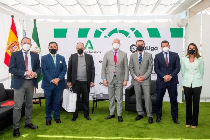 Los protagonistas de acuerdo muy importante.