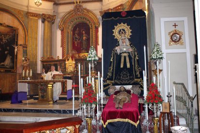 Triduo en honor a la Virgen de los Dolores, Hermandad del Santo Sepulcro, presidido por el párroco de San Pedro.