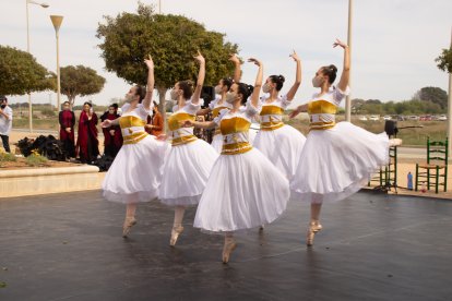 Actuaciones durante el acto de colocación de la primera piedra.