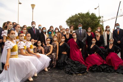 Foto de familia con los grupos que han actuado.