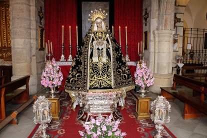 Nuestra Señora de los Dolores, la Soledad, en veneración.