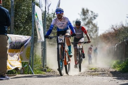 Participantes durante el recorrido.