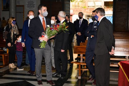 Visita institucional del alcalde a la Hermandad de Pasión