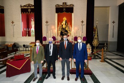 Visita institucional del alcalde a la Hermandad de Pasión