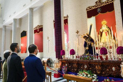 Visita institucional del alcalde a la Hermandad de Pasión