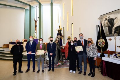 Visita institucional del alcalde a la Hermandad del Gran Poder.