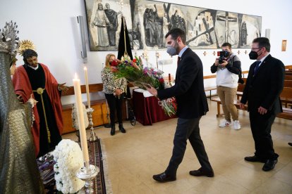 Visita institucional del alcalde a la Hermandad del Gran Poder.