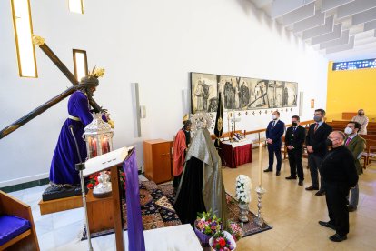 Visita institucional del alcalde a la Hermandad del Gran Poder.