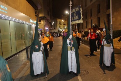 Estandarte de la Universidad de Almería en el cortejo procesional de la Cofradía Universitaria de Estudiantes.