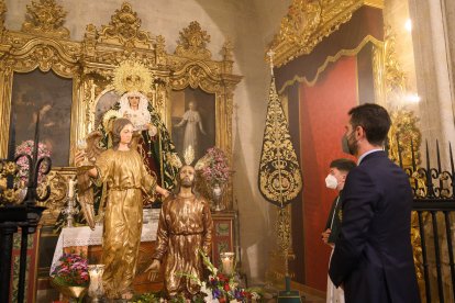 El alcalde de Almería, Ramón Fernández-Pacheco, ante los titulares de los Estudiantes.