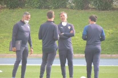 El cuerpo técnico del Almería.