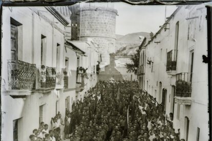 Acto de propaganda del franquismo en Huécija.
