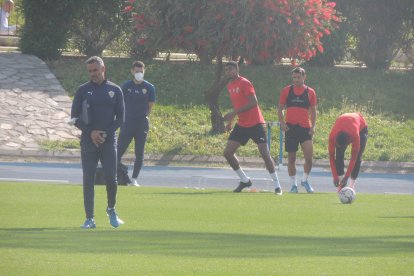 José Gomes concentrado durante la sesión.