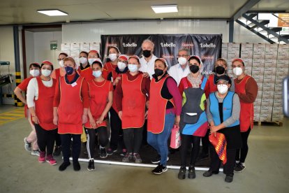 Del rojo de la selección al del producto estrella del Grupo Caparrós.